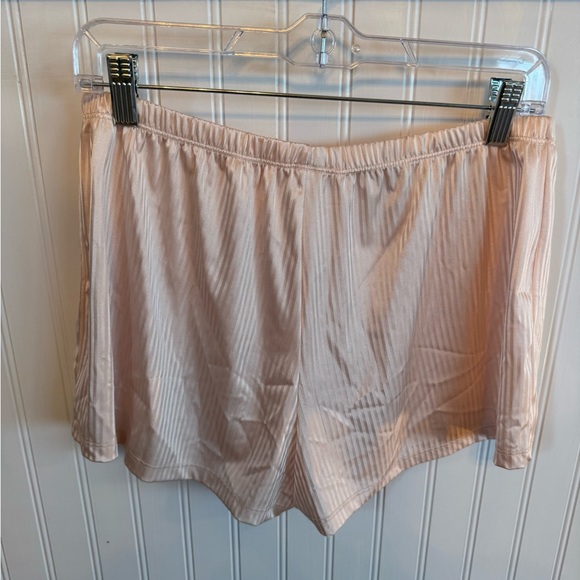 Nicole Miller Pastel Pink 3 Piece Set - Bathrobe, Tank Top, Shorts Medium - Picture 10 of 11